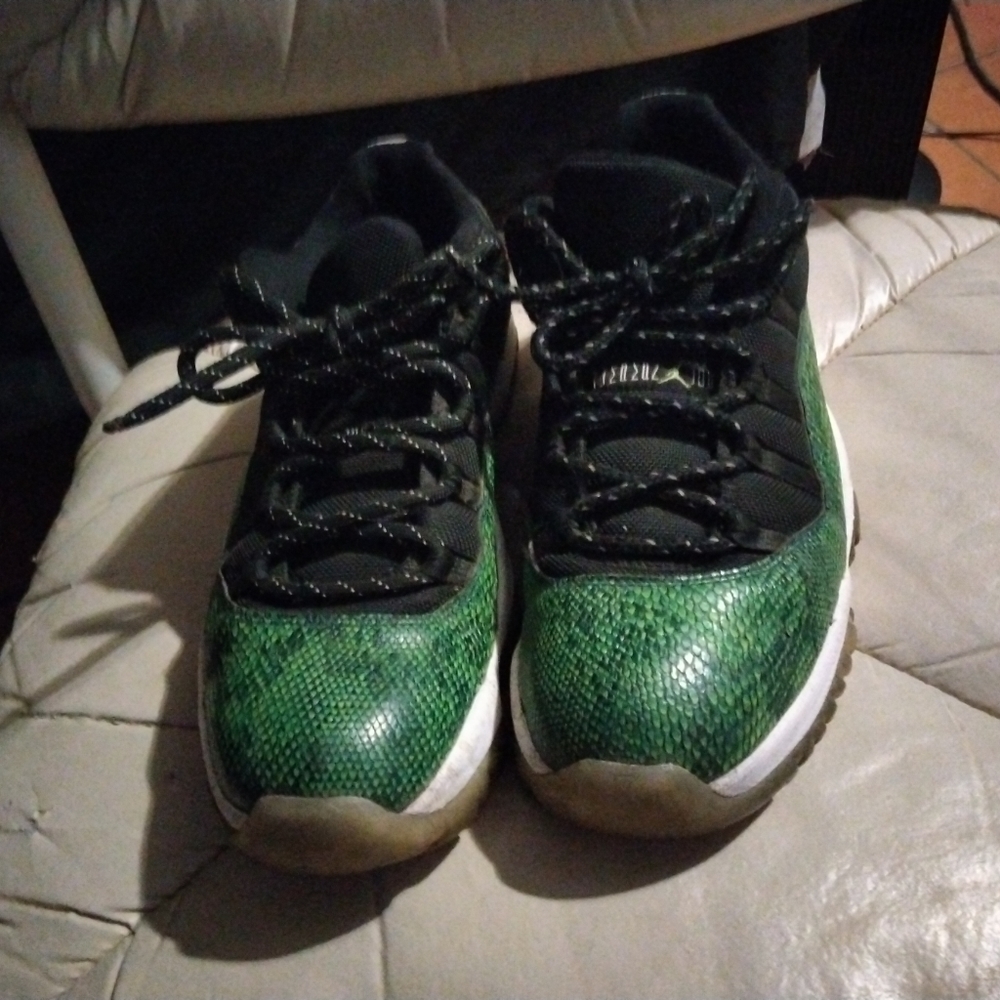Shoes - Picture 3 of 4